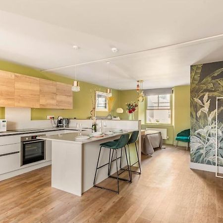 Shamrock, Bowness On Windermere, Superb One Bedroom Apartment With Private Parking Exterior photo