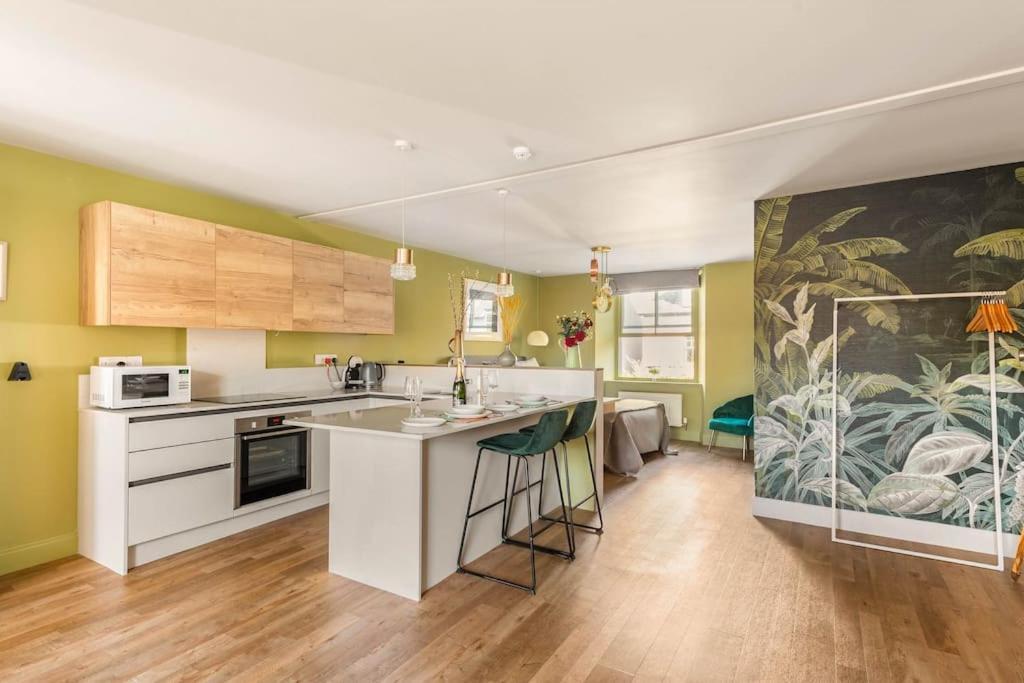 Shamrock, Bowness On Windermere, Superb One Bedroom Apartment With Private Parking Exterior photo