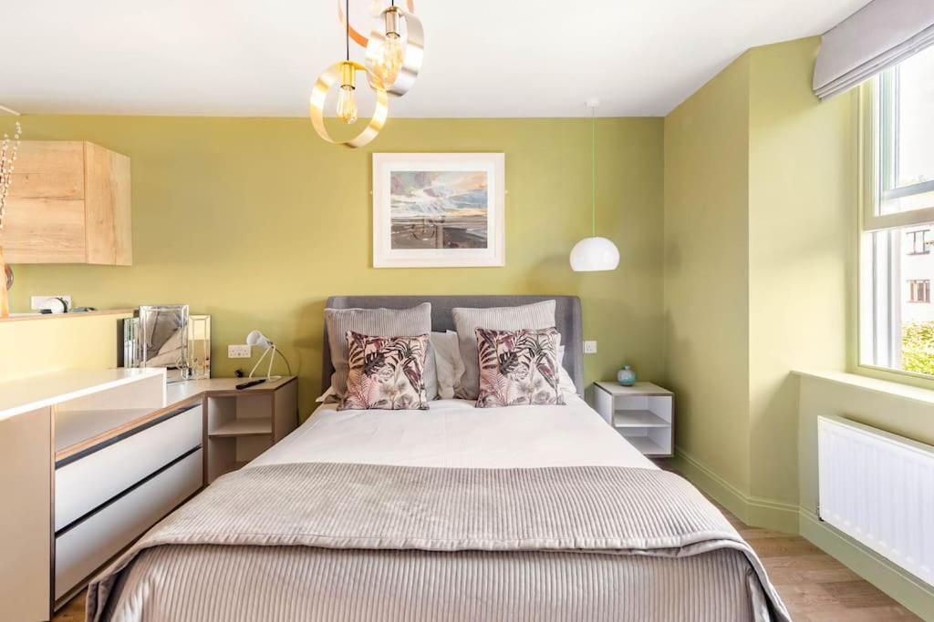 Shamrock, Bowness On Windermere, Superb One Bedroom Apartment With Private Parking Exterior photo